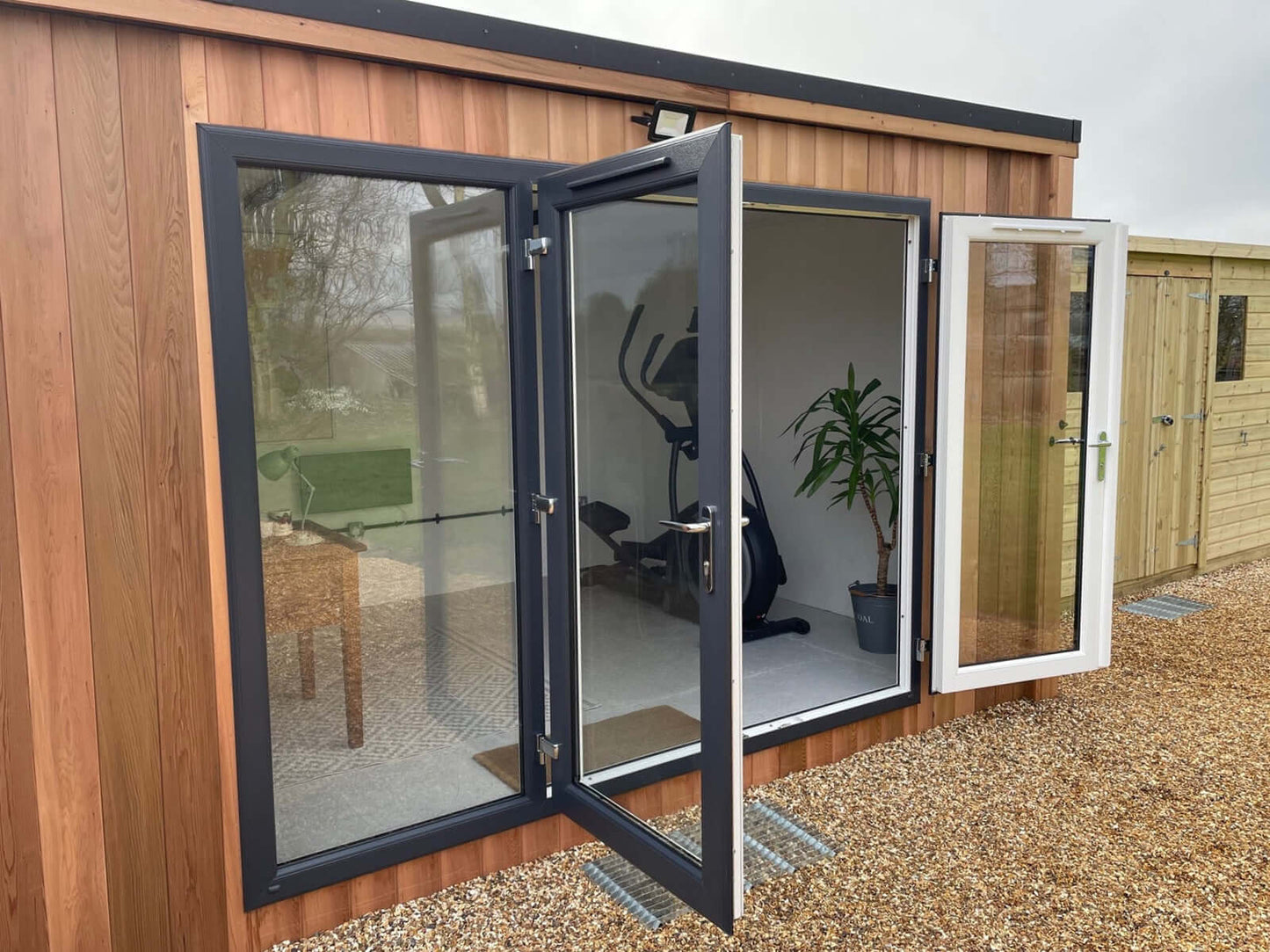 The Cedar Deluxe - Garden Room